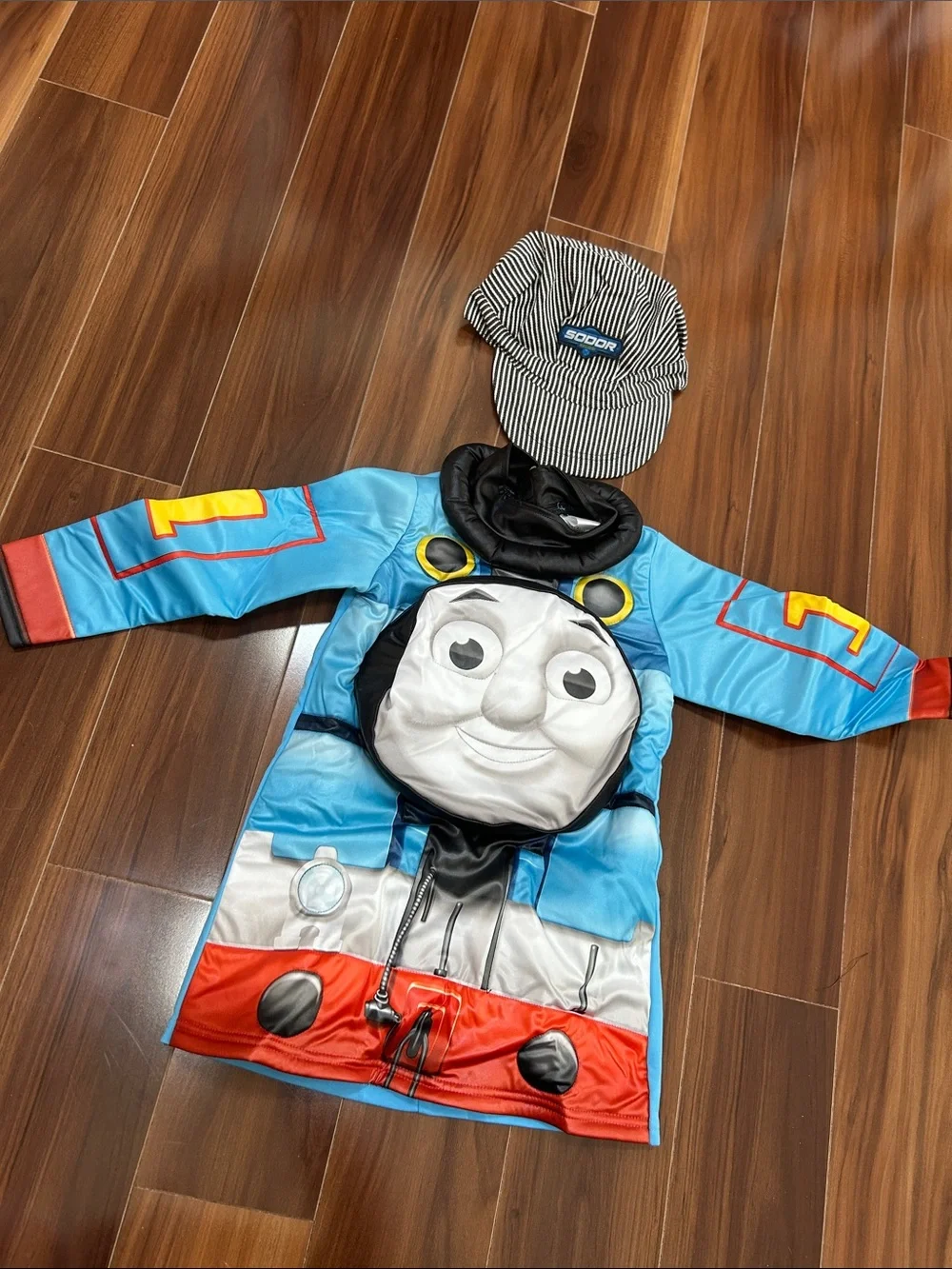 Size 3-4 Toddler Thomas the train costume